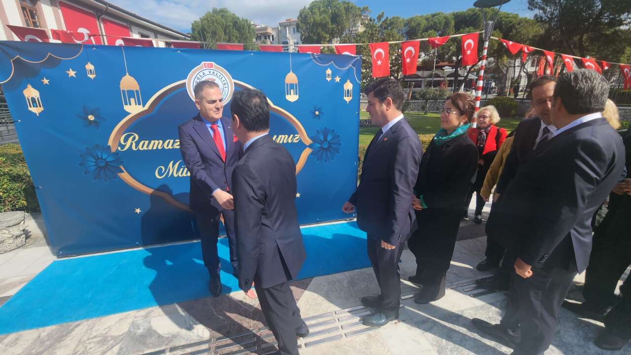 Muğla’da Protokol Bayramlaştı: Vali Akbıyık’tan Anlamlı Mesajlar 10